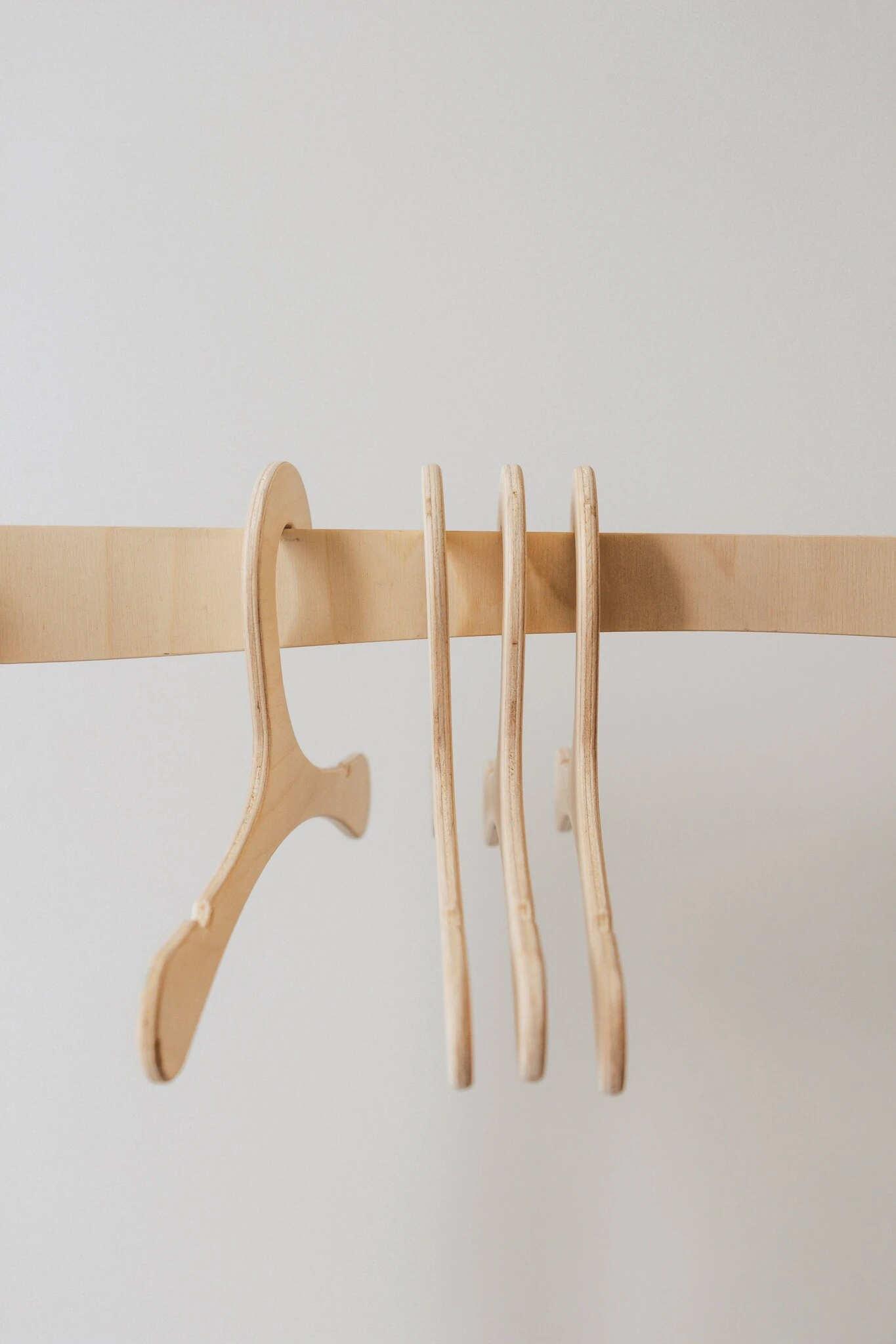 Abricotine Cintres De Bois 3 Abricotine Cintres De Bois