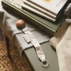 Avery Row Attache-suce Stripe -Fillettes Et Fiston avery row attache suce stripe 2