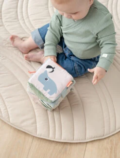 Done By Deer Cube Sensoriel Dépliable -Fillettes Et Fiston done by deer cube sensoriel depliable 4