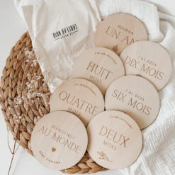 Le Petit Tableau Noir Pastilles De Bois Mensuelles -Fillettes Et Fiston le petit tableau noir pastilles de bois mensuelles 2