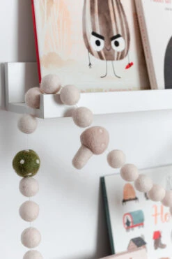 Lil North Co. Guirlande Décorative Whimsical Mushrooms 7 Lil North Co. Guirlande Décorative Whimsical Mushrooms -Fillettes Et Fiston lil north co guirlande decorative whimsical mushro 2