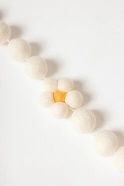 Lil North Co. Guirlande Décorative Yellow Daisies 9 Lil North Co. Guirlande Décorative Yellow Daisies -Fillettes Et Fiston lil north co guirlande decorative yellow daisies 3