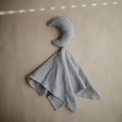 Mushie Doudou-Lune Tradewinds -Fillettes Et Fiston mushie doudou lune tradewinds 3