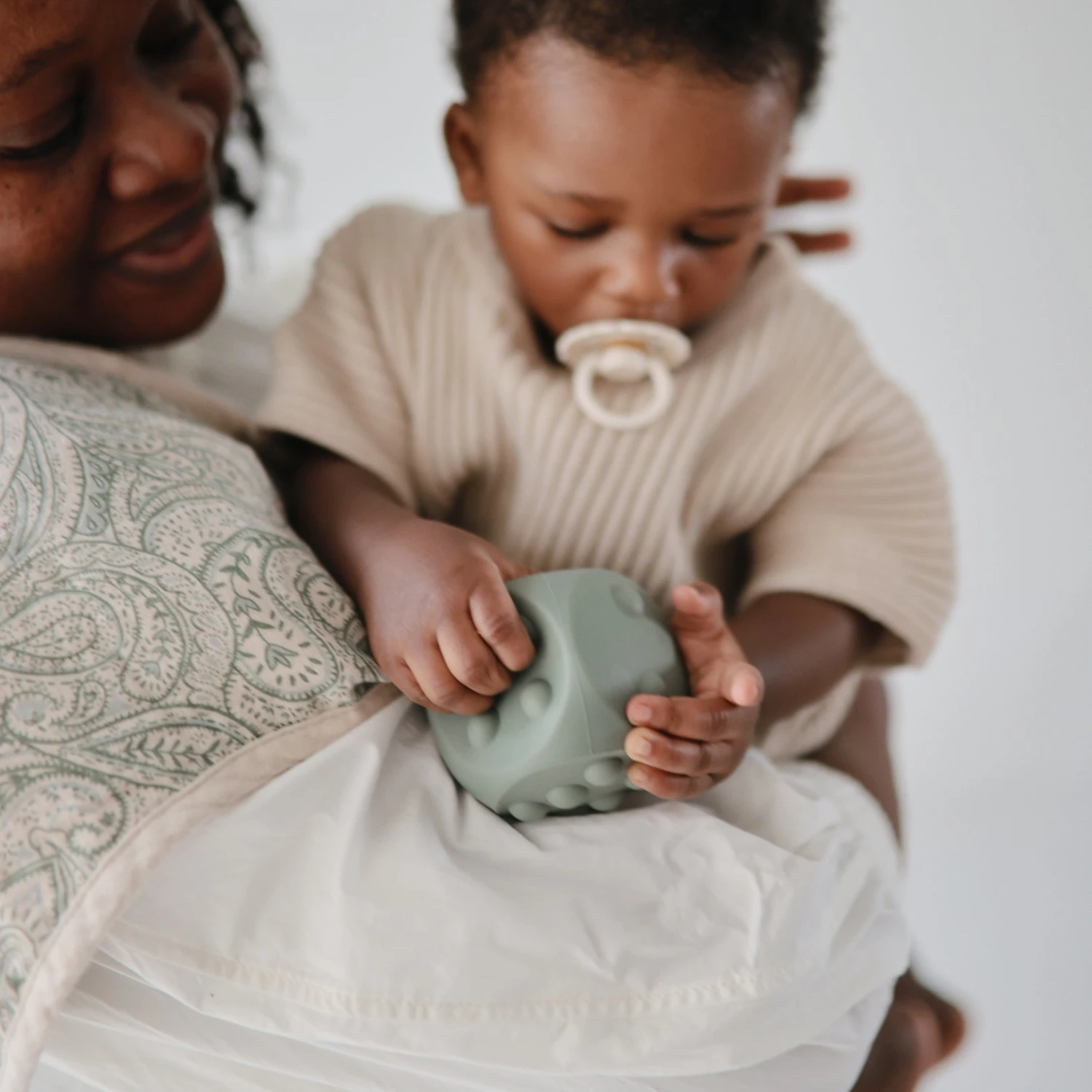 Mushie Ensemble De Dés à Presser Dried Thyme/Natural 4 Mushie Ensemble De Dés à Presser Dried Thyme/Natural – Image 2