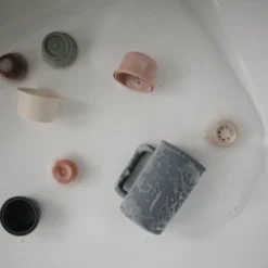 Mushie Tasse De Rinçage De Bain Tradewinds 10 Mushie Tasse De Rinçage De Bain Tradewinds -Fillettes Et Fiston mushie tasse de rincage de bain tradewinds 3